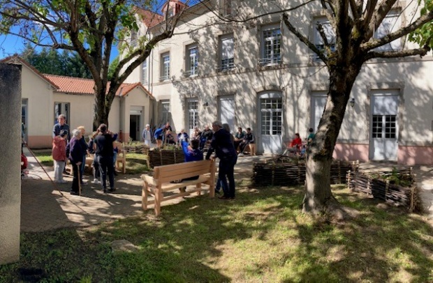 EHPAD Villa Saint Jean cour-paulownias