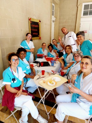 Equipe soignante repas de fête