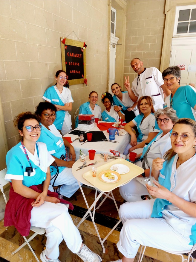 Equipe soignante repas de fête