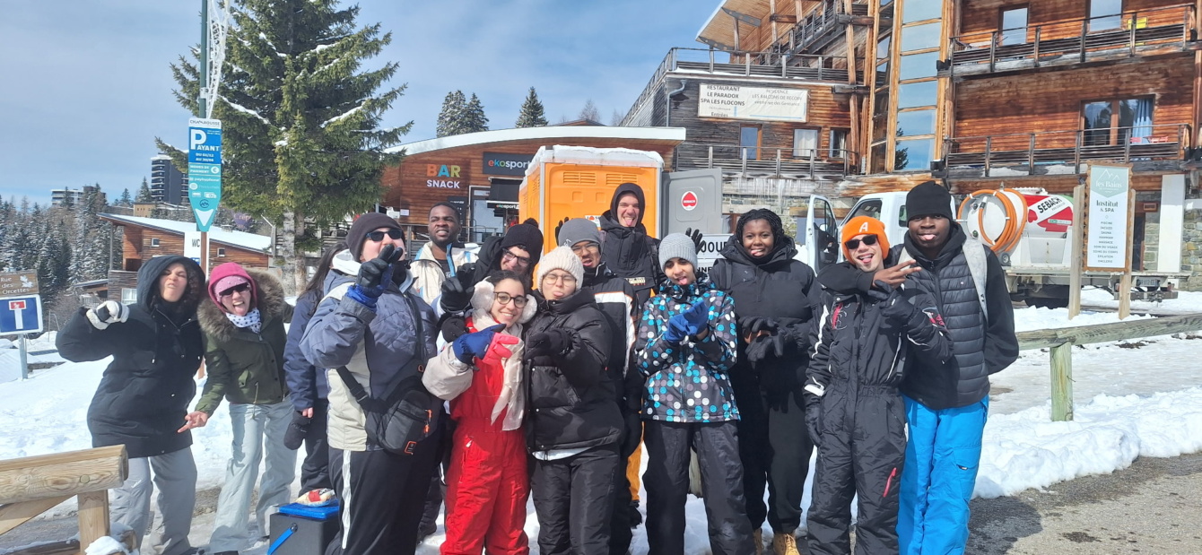 7673253677023089997001